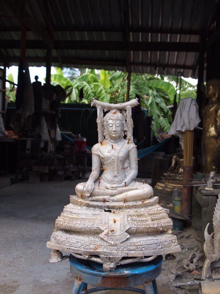 making brass buddha statue 004