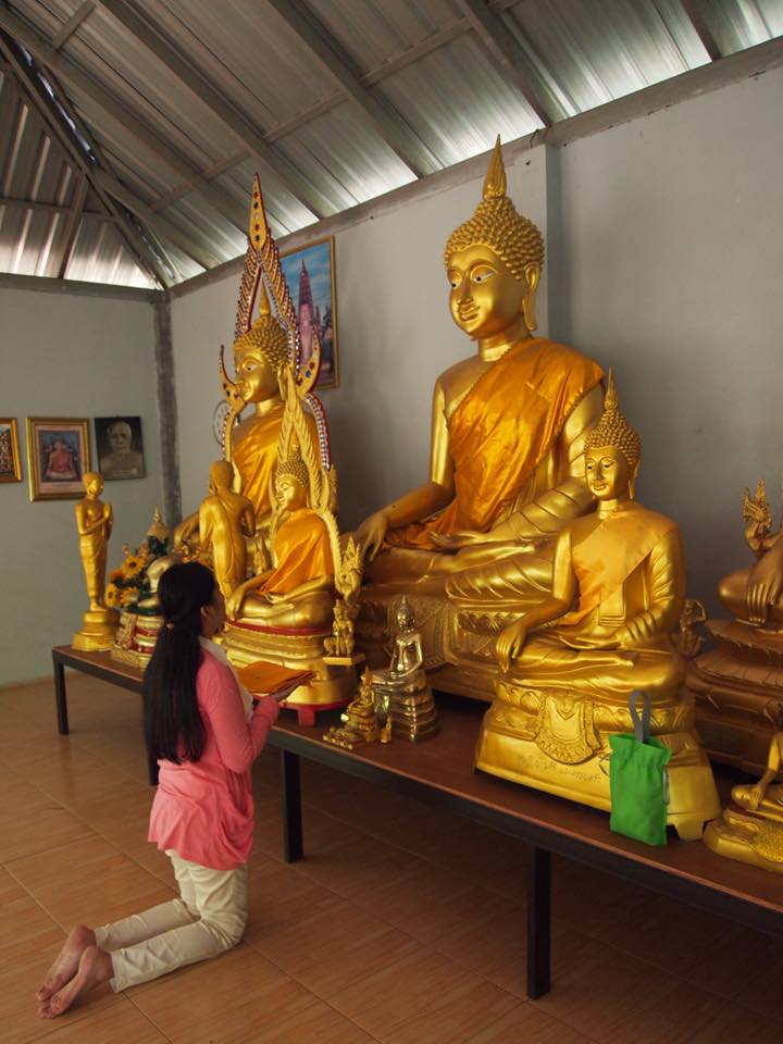 ถวายสไบห่มพระประธาน ถวายวัดที่ขาดแคลน
