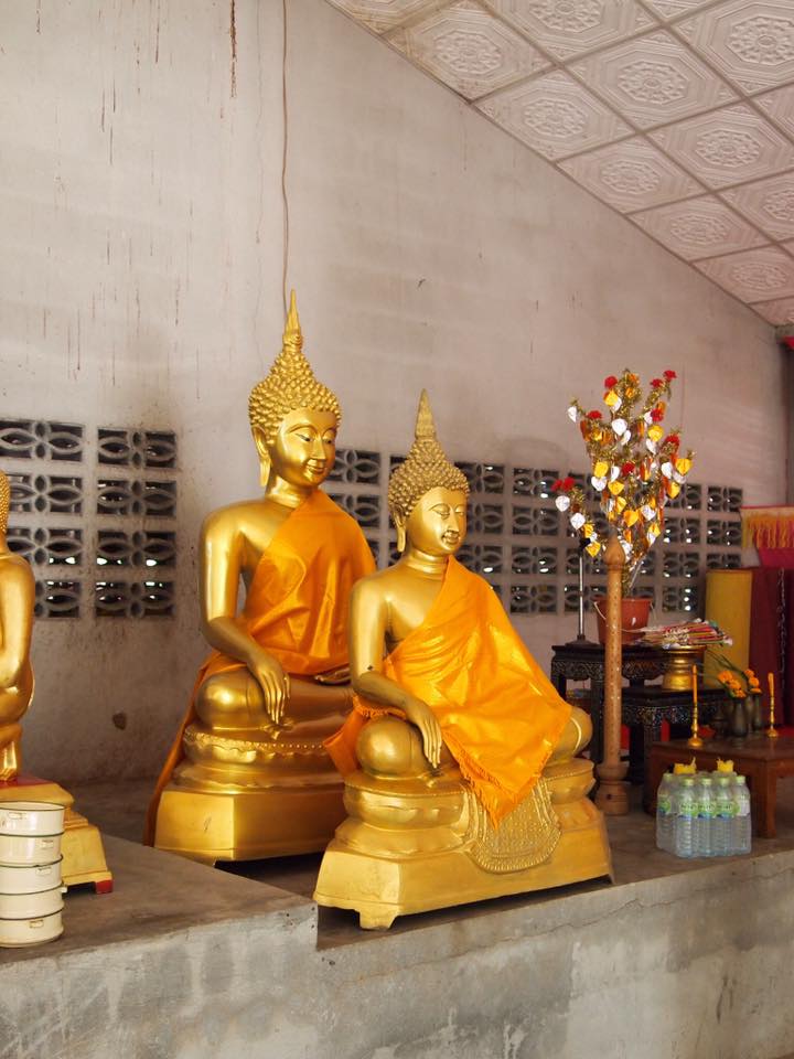 ถวายสไบห่มพระประธาน ถวายวัดที่ขาดแคลน