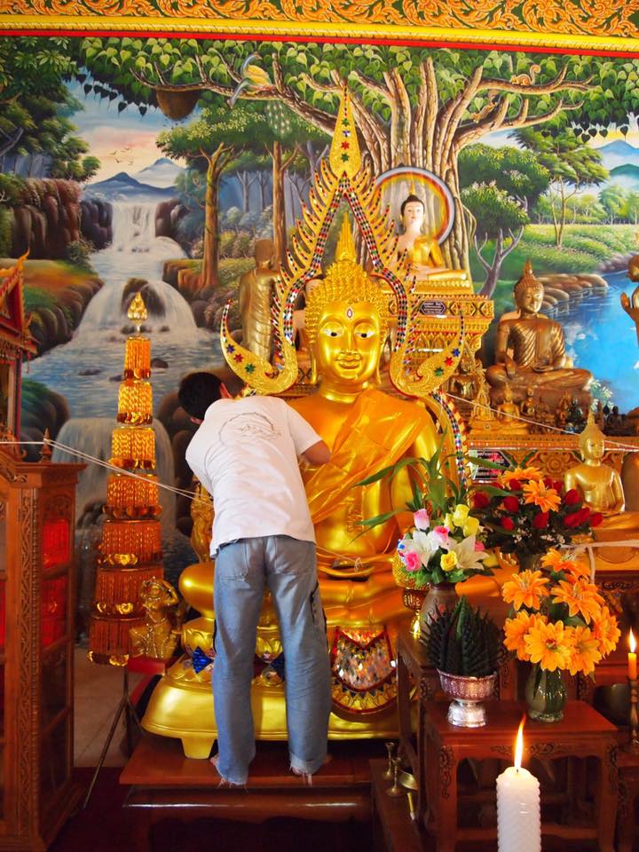 ถวายสไบห่มพระประธาน ถวายวัดที่ขาดแคลน